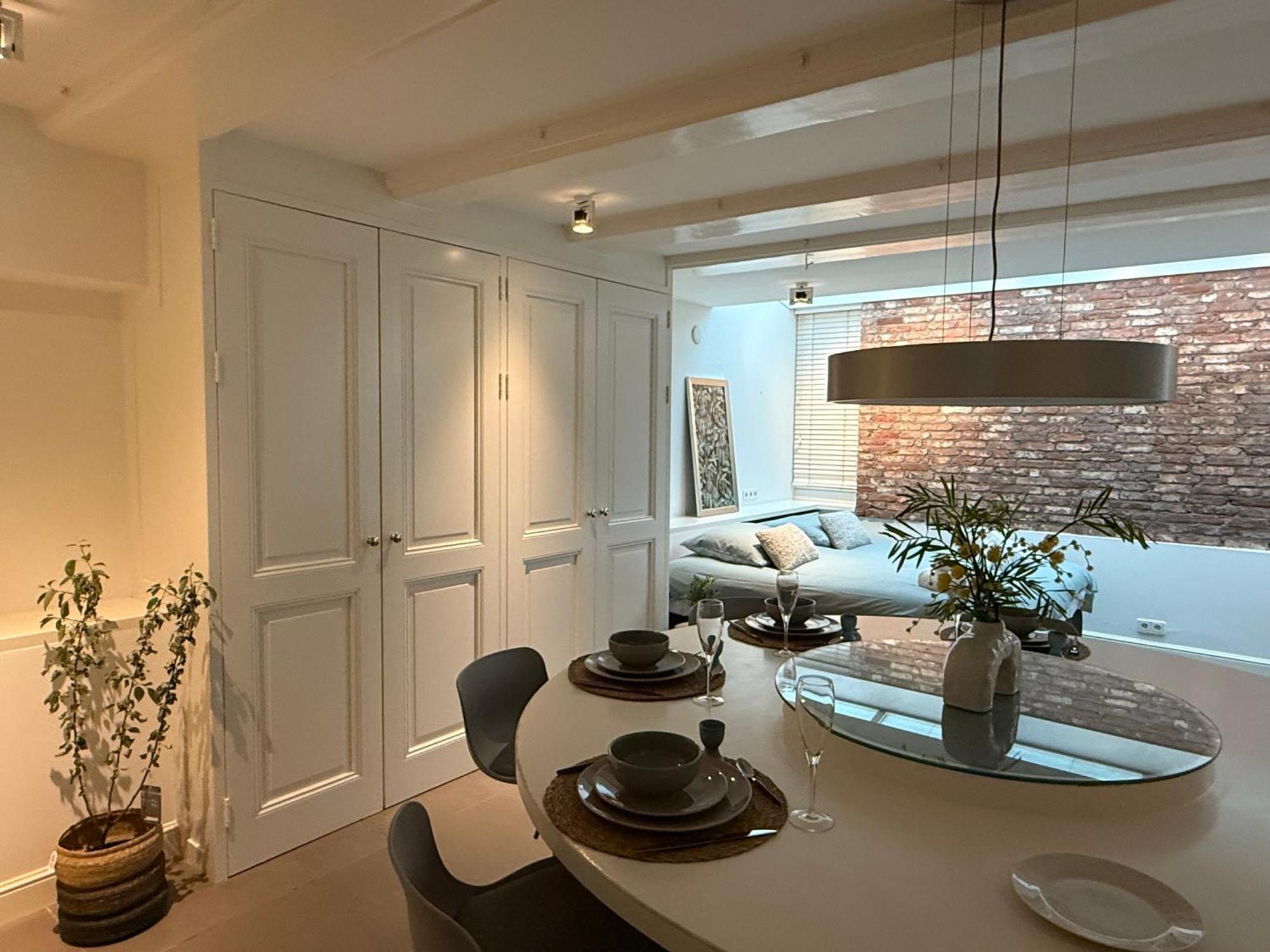 Elegant Canal-side In Heart Of
