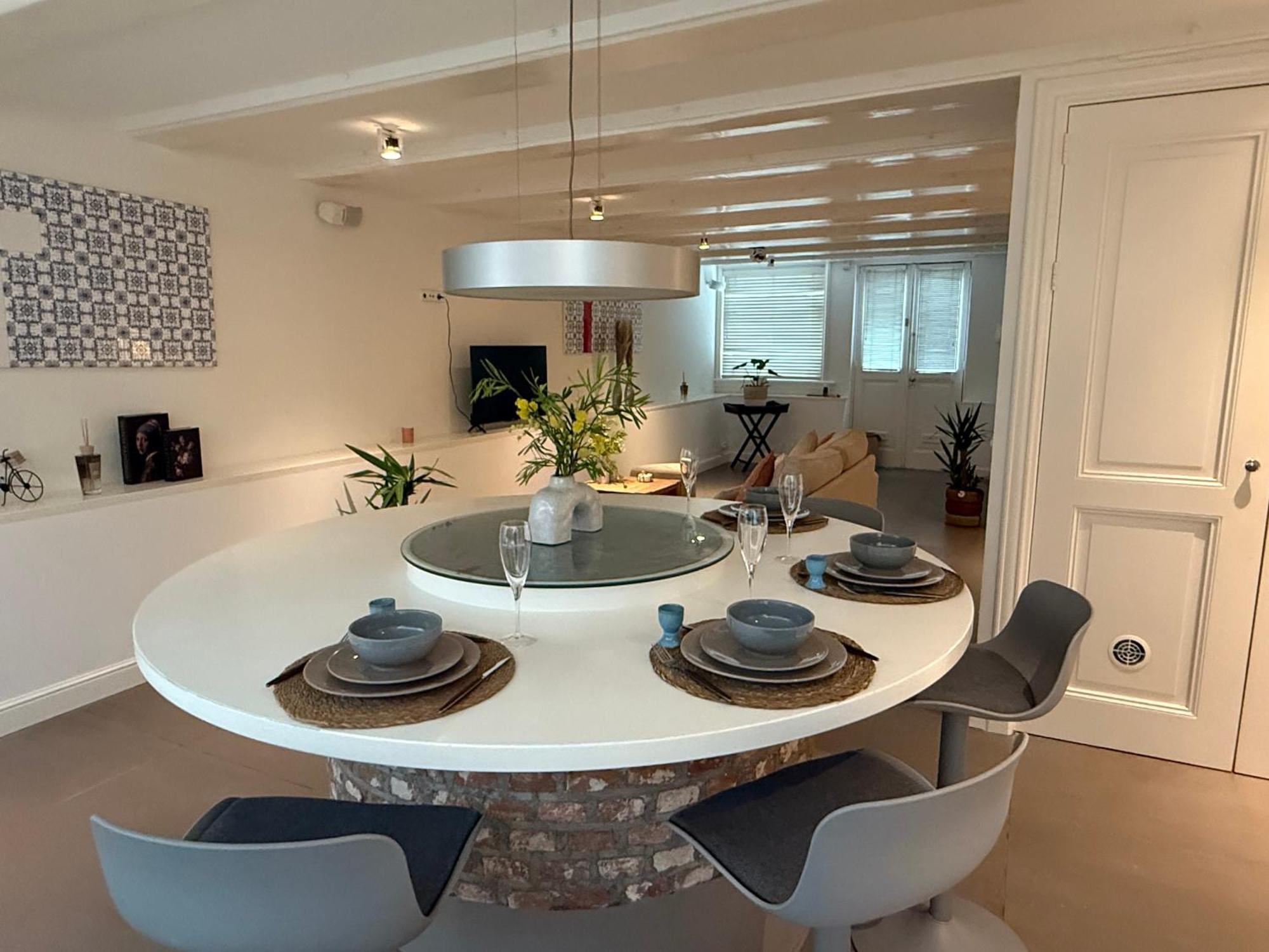 Elegant Canal-side In Heart Of