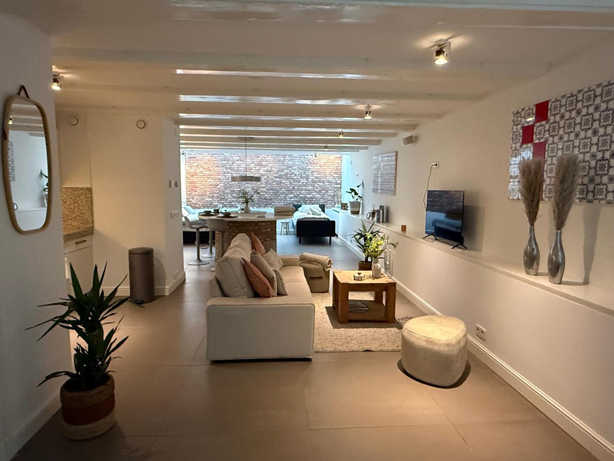 Appartement Elegant Canal-side In Heart Of